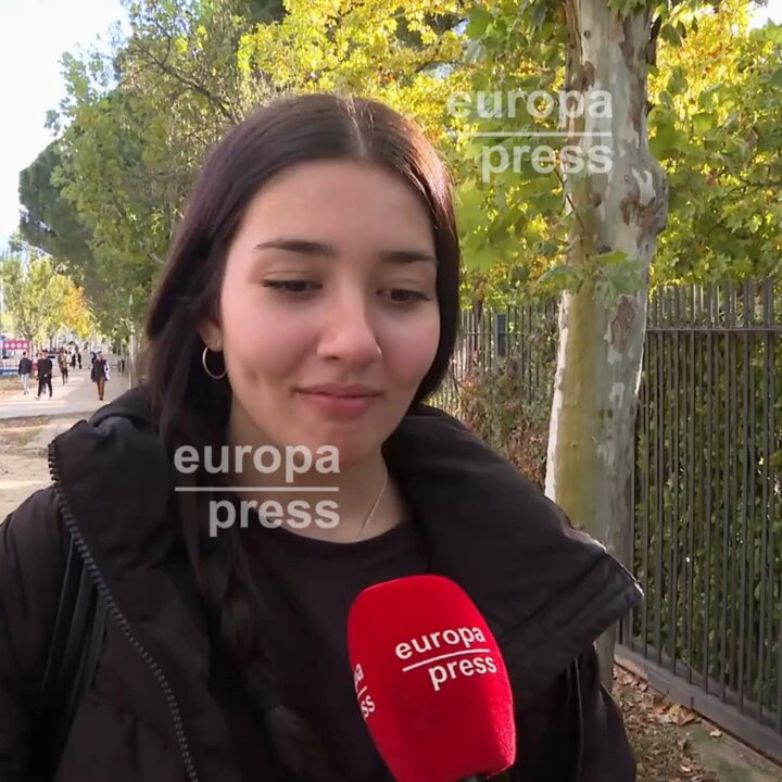 ¿Te preocupa el cambio climático? ¿Qué haces en tu día a día para reducir el consumo de energía? Hablaremos de cambio climático con César Luena / ❤️🇪🇺 ➡️ Sigue el encuentro "Construyendo una Europa verde" el 09/02 a las 11:00 #EsTuEuropa