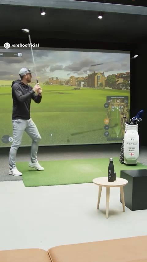 ⚽️🏌🏻♂️ Bayern Munich striker Harry Kane with an incredible trick shot!
