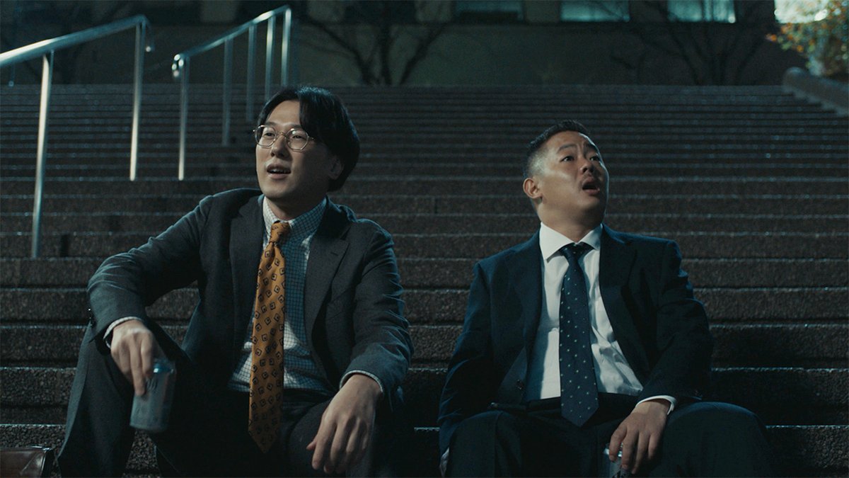 「#海外駐在員への唄」MVプレミア公開ありがとうございました！！ ▶️ 同期入社の2人が海外と日本で遠く離れながらも支えあう物語。 出演 #ザ・マミィ 酒井さん,林田さん #橋本じゅん さん 『#ケツノポリス13』収録曲 ☟配信はこちら #ケツメイシ