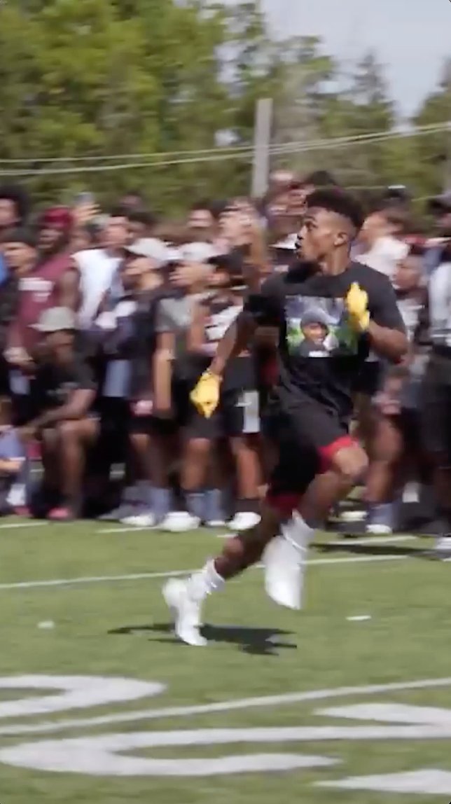 Meet Jahcour Pearson aka Jahcour Pearson. Guy knows how to put on a show at Dee’s 1on1’s. 🔥