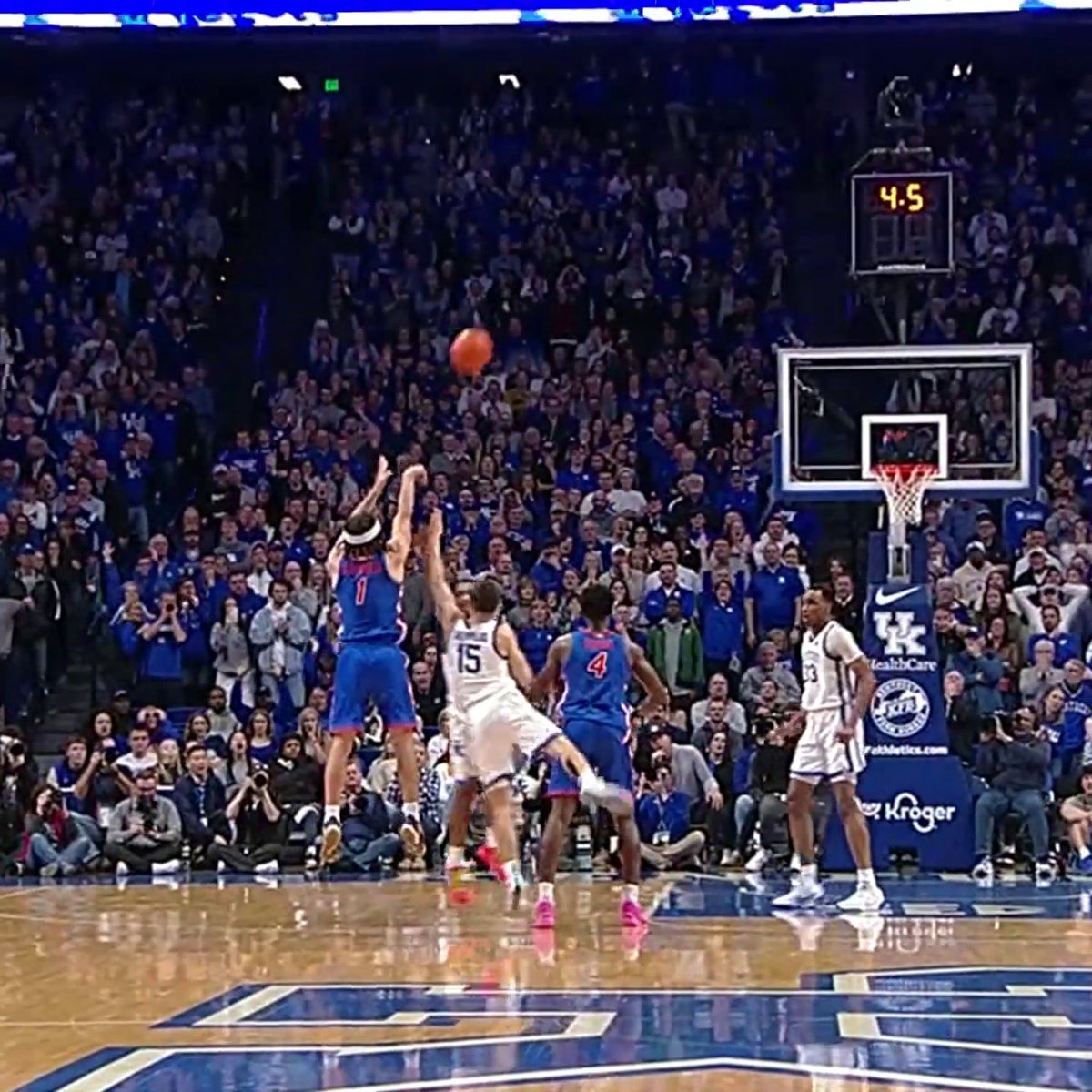 WALTER CLAYTON JR. TIES IT UP FOR THE GATORS 🐊 OVERTIME IN LEXINGTON ⏲️ (via SEC Network)