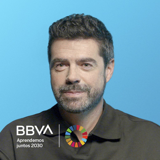 Elogio de la lectura, por Juan Sobrino (Juan Sobrino), bibliotecario. Pues como dijo Michel Houllebecq: “vivir sin leer te obliga a conformarte con la vida”.