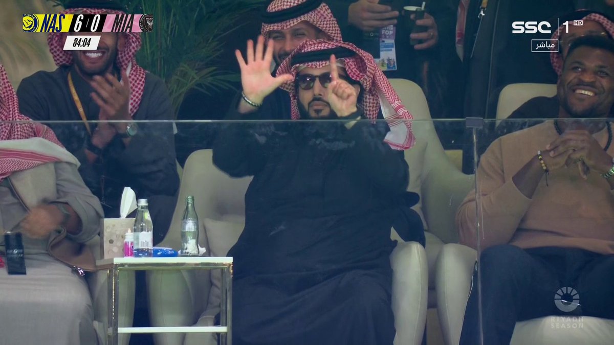 Lionel Messi est entré en jeu alors que son équipe est menée 6-0 face à Al Nassr. 🇦🇷🤯