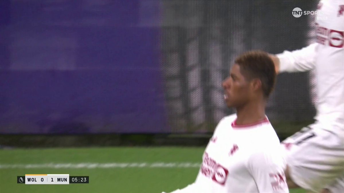 𝐈𝐓 𝐉𝐔𝐒𝐓 𝐇𝐀𝐃 𝐓𝐎 𝐁𝐄 𝐇𝐈𝐌 👀 Marcus Rashford fires Man United ahead early on at the Molineux 🤩🏟 📺 TNT Sports &amp; discovery+ UK