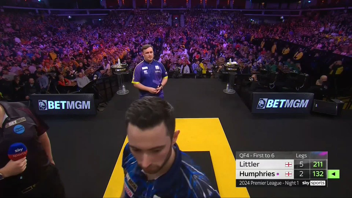 LITTLER KO's COOL HAND! 🥊 Luke Littler doing Luke Littler things! He smashes Luke Humphries 6-2 to make it a winning Premier League debut! 📺 #PLDarts | QF4