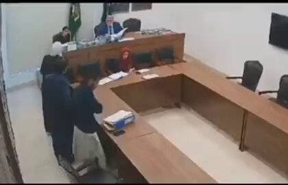واہ، ایک خاتون نے پورے نظام عدل کو 24 کروڑ لوگوں کی آواز سنا دی۔۔۔۔