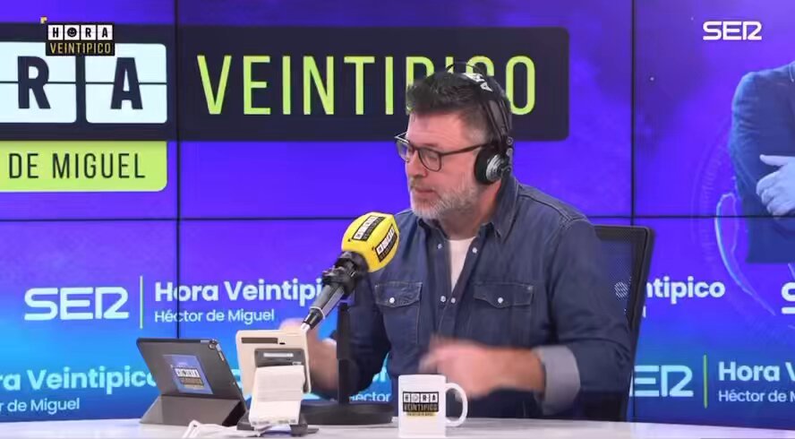 El periodista que se califica a sí mismo como profesional, HectordeComer, en un publireeportaje a Juan Carlos Monedero, se refirió a VOX 🇪🇸 como “una montaña de mierda y escoria”. ¿Se ha visto algo igual? Ese sujeto De Miguel debería tener el coraje de hacer política con Bildu, o con cualquier bandola comunista, sin la credencial de PRISA, ni el micrófono de la SER.