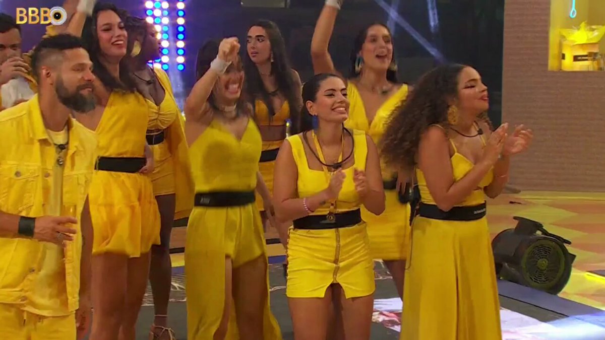 e as super pavorosas no meio do show do thiaguinho provocando a fernanda com o braço na cara dela, o JUNINHO teve que entrar na frente e abraçar ela é o que eu to falando, elas debocham em bando e depois não vão aguentar o rajadão de volta e vão levantar pauta, nojentas #BBB24