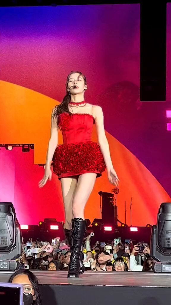 Moonlight Sunrise - Sana 🔥😍 #TWICEinMexico #SANA #TWICE_5TH_WORLD_TOUR_MEXICO #TWICE_5TH_WORLD_TOUR