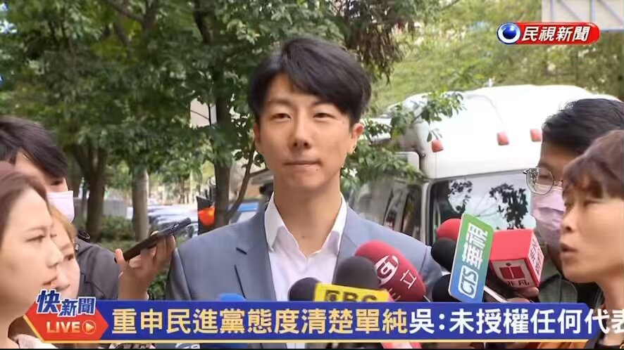 吳崢的發言真的很機車🤣🤣，直接洗臉柯文哲、黃珊珊。 記者：目前柯文哲最再意的好像是主動打電話這件事。 吳崢：我想柯文哲的文字理解能力可能跟其他人不同。 記者：黃珊珊說民進黨的51席是沒用的51席。 吳崢：立法院長選舉，國民黨韓國瑜54票；民進黨游錫堃51票；民政黨黃珊珊7票；大家應該都知道我想表達的意思吧，但我不會說民眾黨立委沒用。
