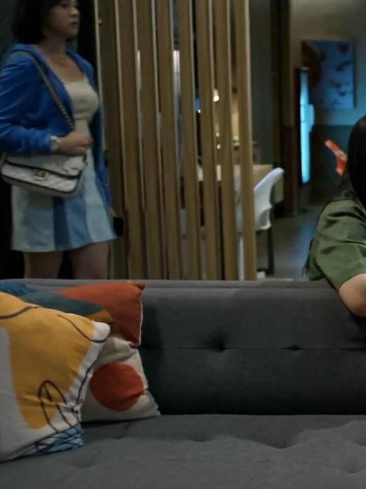 Zee's outfits are very seductive, making her look so sexy
