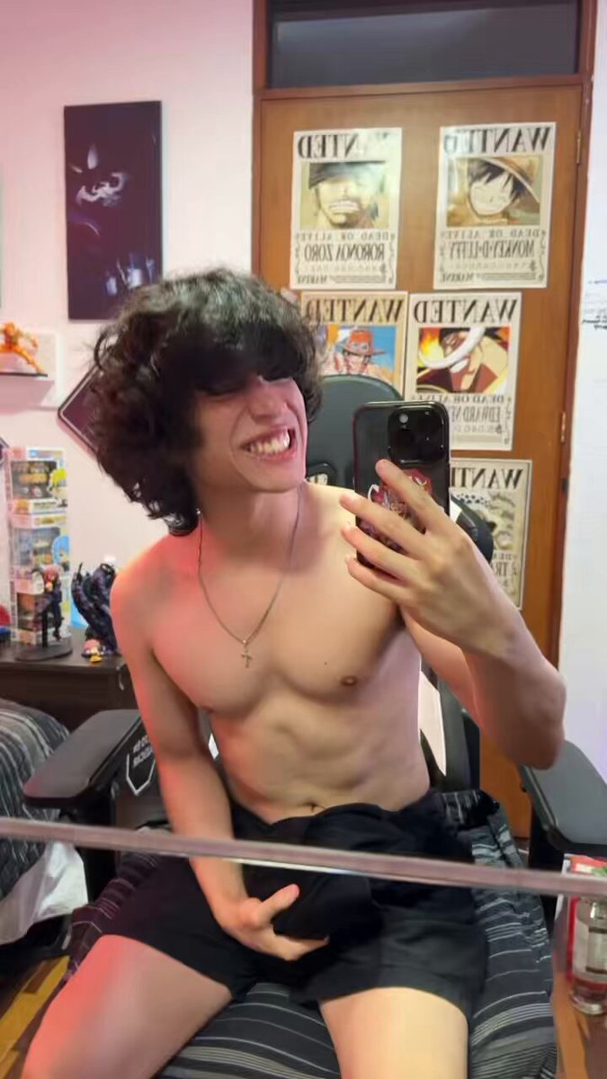Estaré en chupistream para recibir mi cumpleaños, entren a saludarme 😾❤️