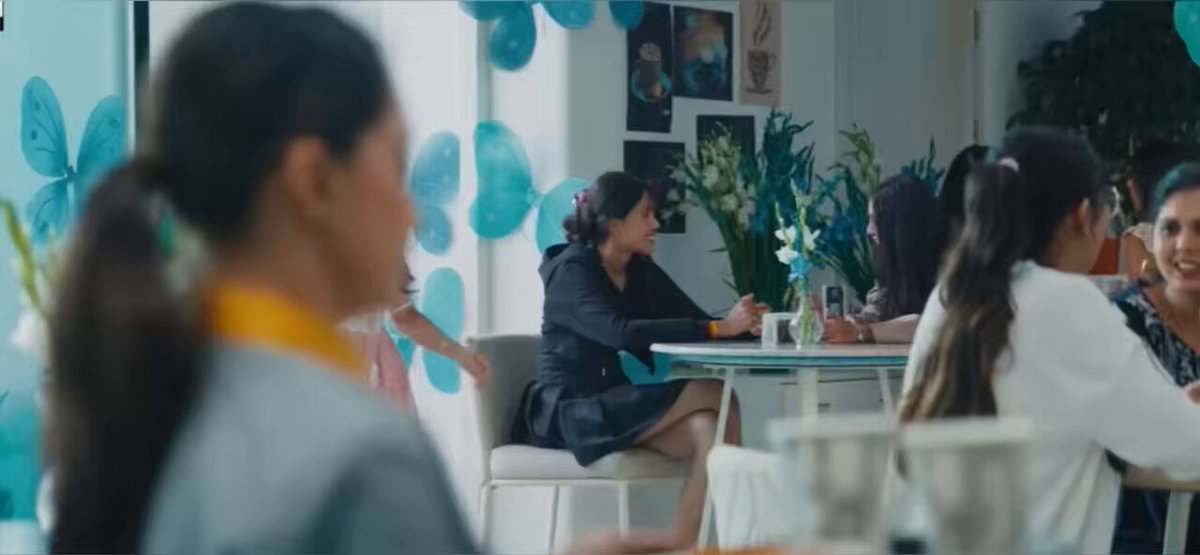 I am feeling very jealous of Sreeleela...! Look how lucky she is 🥹 Food konnichadu, shopping ki tesukoni velladu, dress carry chesadu, last lo pichi ganthulu vesthey kuda cute ga smile chesukunta video tesadu 🥲 Oh my Mahesh 😭♥️