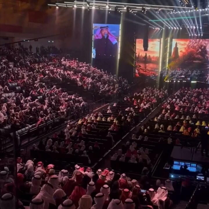 فرحة الكويت الجميلة 😍 ترى تويتر ما يمثل الشعب.. تويتر في الكويت أغلبه مجانين وعايشين في عالم غير حقيقي رسالة للحكومة.. لا تصدقون كل ما يكتب وتخططون على أساسه ورسالة لأعضاء المجلس.. خلكم رجال دولة ولا تشرعون على هاشتاقات ورسالة لأهل الخليج.. ترى اللي تشوفونه بتويتر برستيج فقط