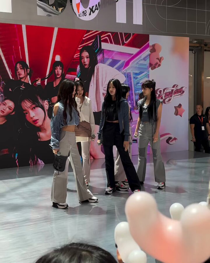 Ditto FULL NEWJEANS AT NIKE ORCHARD #NEWJEANSxNIKE Nike #뉴진스