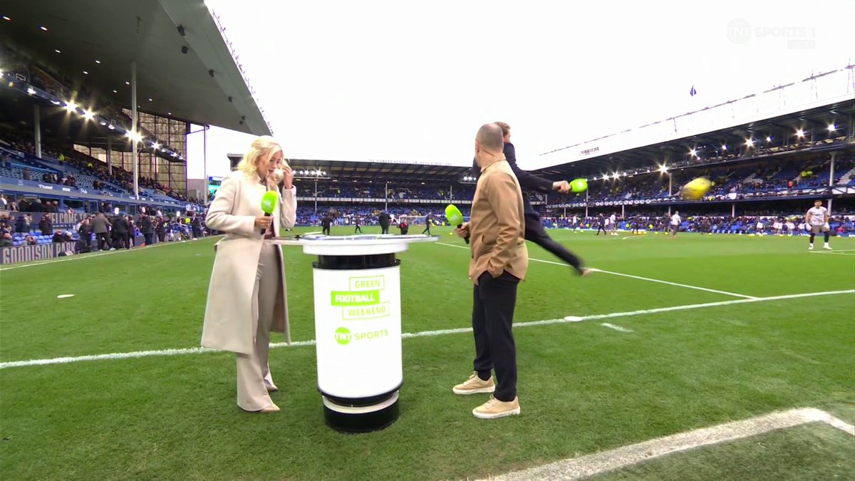 "Vintage Crouch!" 🔥 Peter Crouch 'back stronger' after his slip at Molineux earlier this season... 👀
