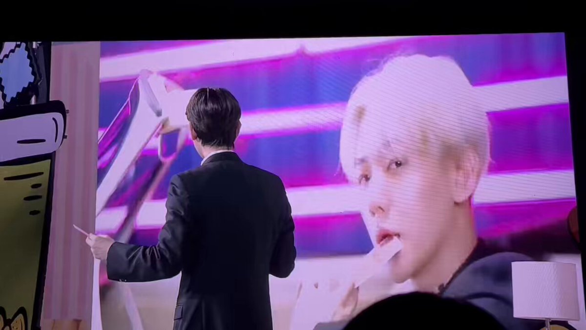 자기 끼 떠는 표정 따라하고 다리 힘 풀린거 왤케웃기지