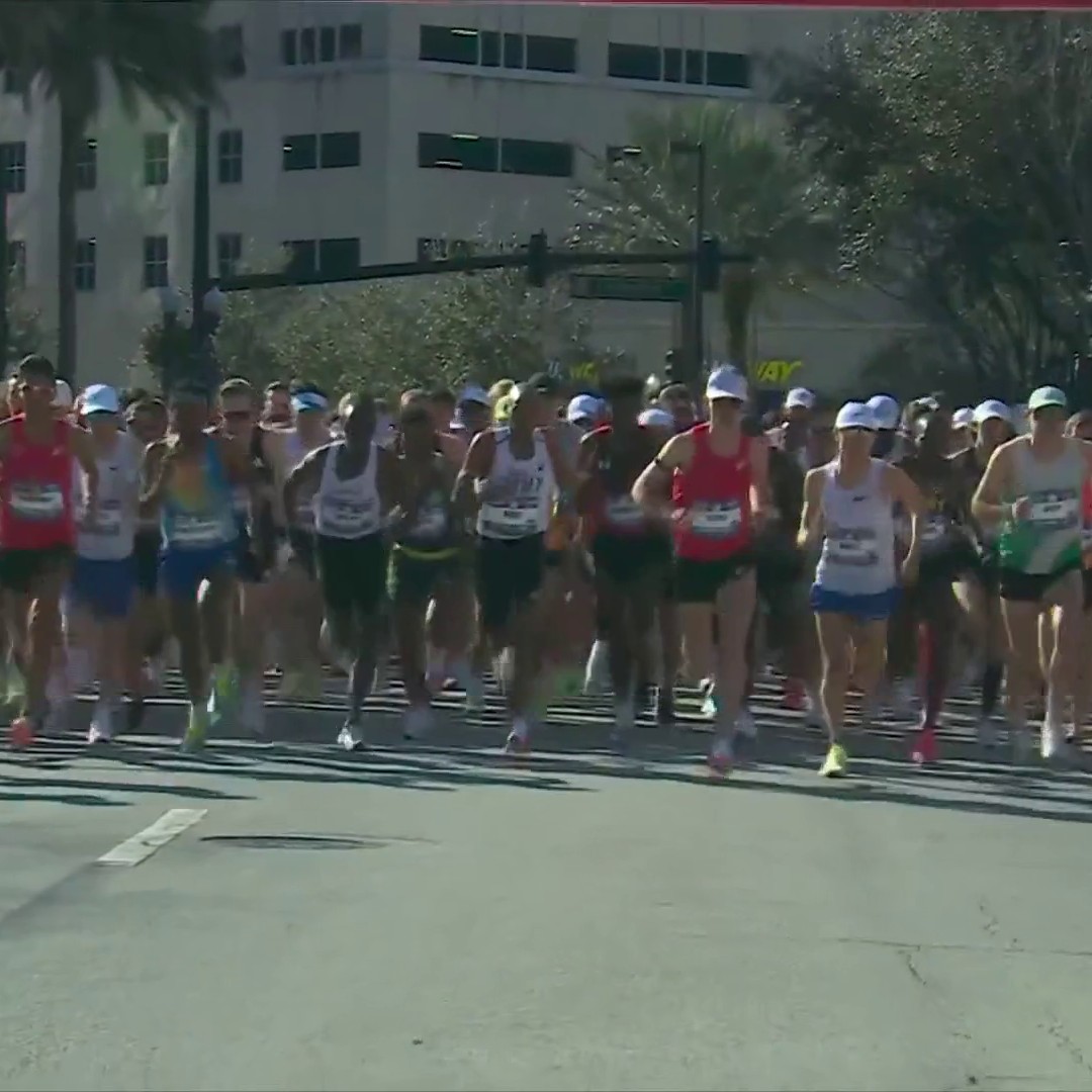 The men's marathon has officially begun! 📺 Peacock | #MarathonTrials24