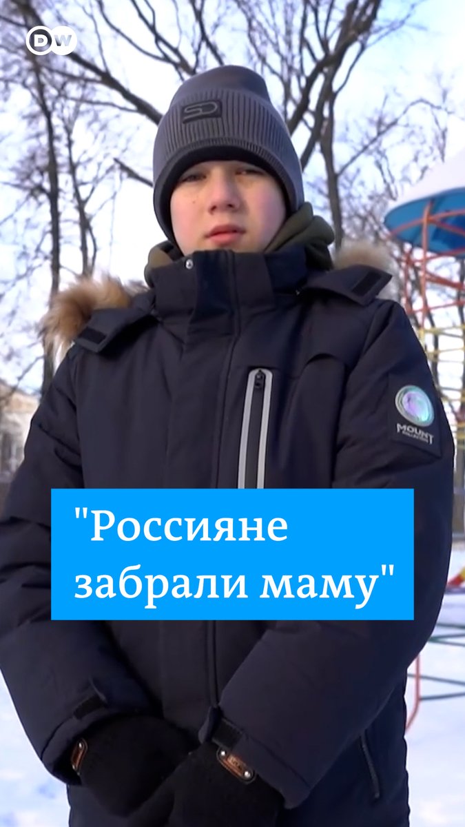 "Я думал, что маму вернут", - говорит 13-летний Александр из Мариуполя. Мальчик пережил российские обстрелы города и плен, а теперь ищет маму. Он ничего не слышал о ней с 15 апреля 2022 года