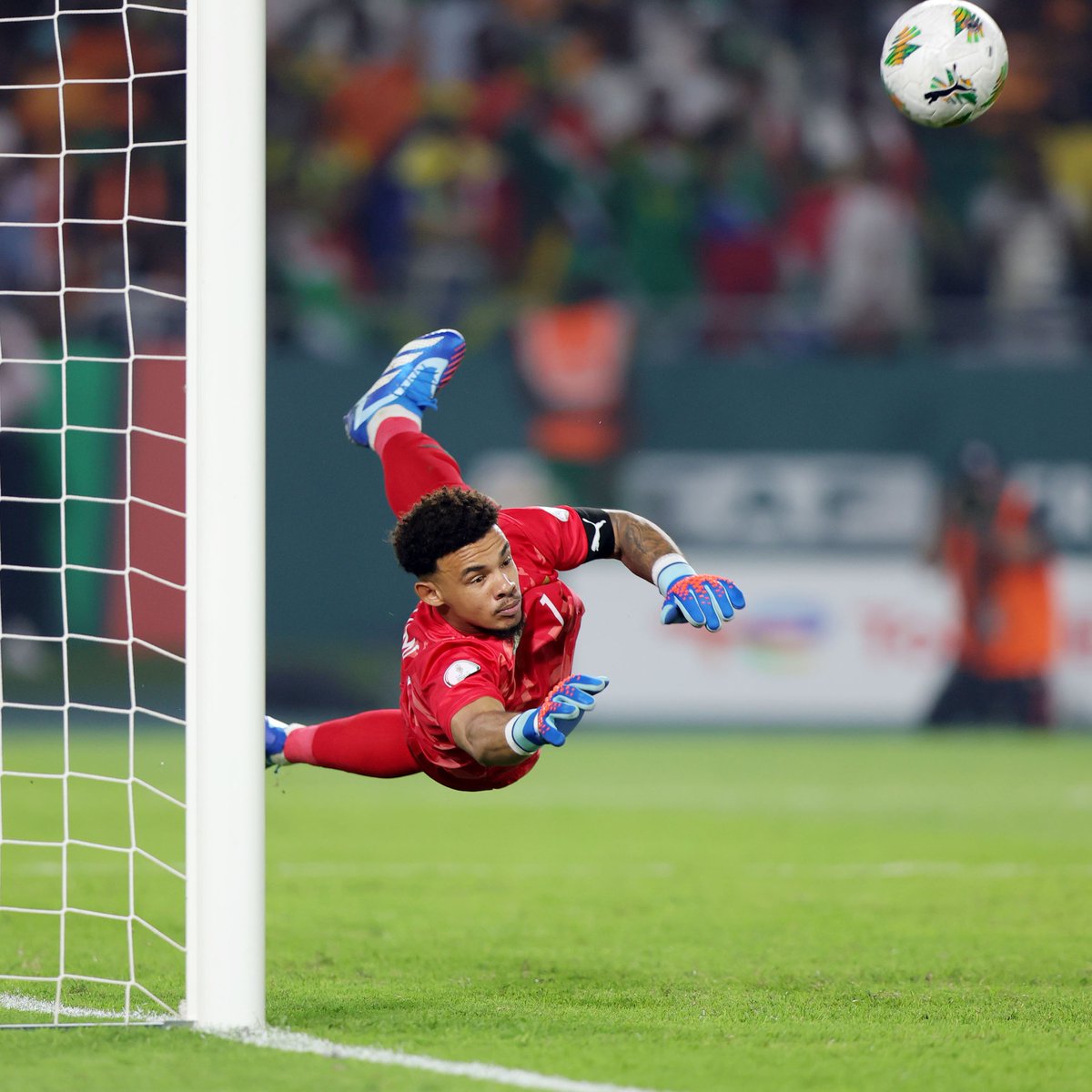 Ronwen Williams has become the first goalkeeper to ever save 4 penalties in a single TotalEnergies AFCON shootout. 🤯🇿🇦 #TotalEnergiesAFCON2023
