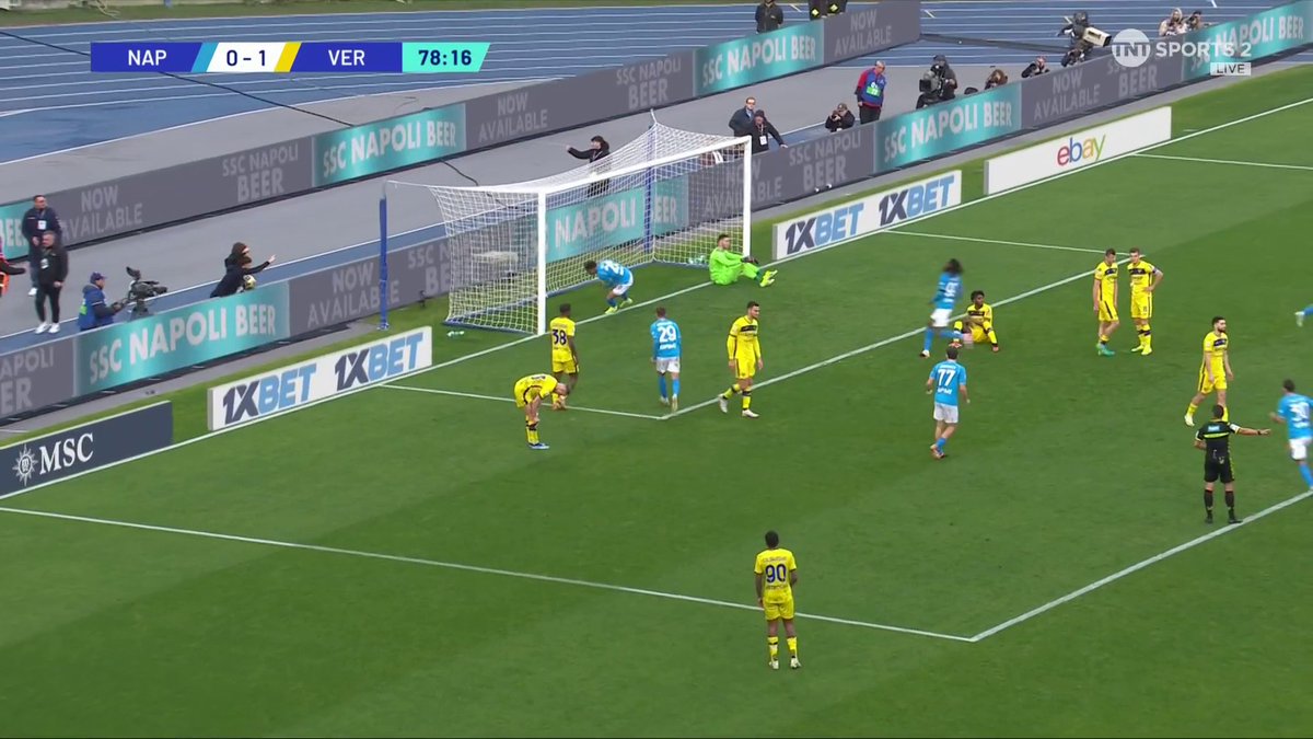 Napoli draw level against Verona after a brilliant assist from Jesper Lindstrøm 🤝 The goalscorer Cyril Ngonge was signed from Verona only a few weeks ago 🤐 📺 TNT Sports & discovery+ UK