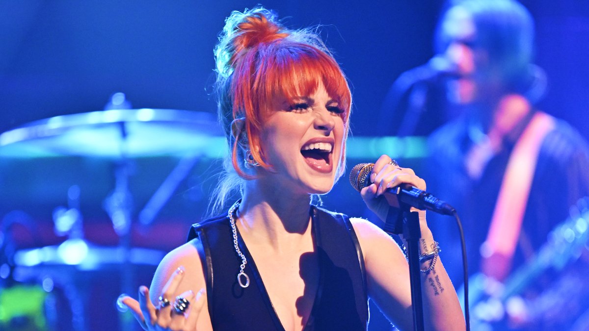 and this is why paramore won a grammy for best alternative performance👏