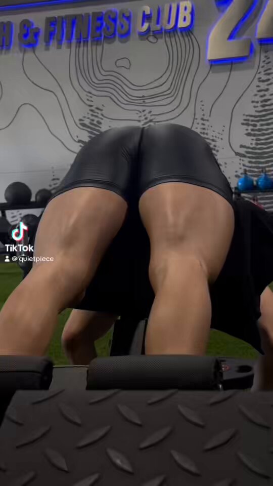 Dave Marshall 18+ ‘s POV recording my back extension exercise 🥞