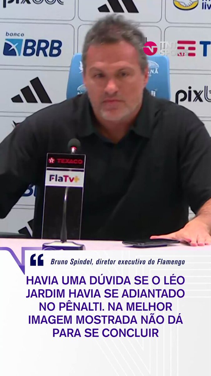 IH, RAPAZ! 🔴⚫ O dirigente do Flamengo revelou que foi recebido na cabine do VAR após o jogo por desconfiar que o goleiro Léo Jardim teria se adiantado no pênalti de Gabigol. As imagens mostradas não convenceram os dirigentes. O que achou, torcedor?