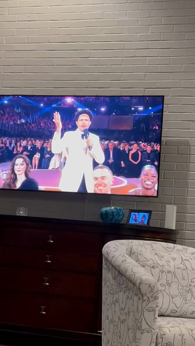this is how you make a joke about taylor swift