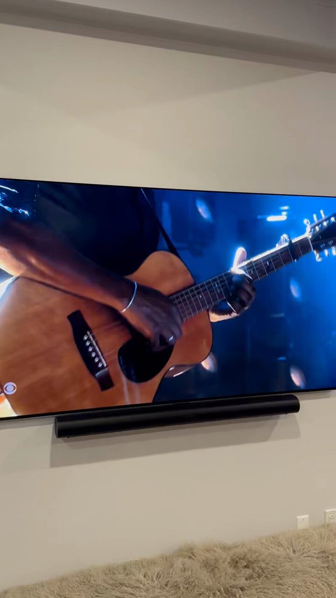 How beautiful was that? For millions of people, I bet watching Tracy Chapman perform once again was to unlock profoundly powerful memories, and be transported to some very raw places. Savor every second. Tracy is Eternal 💙👑