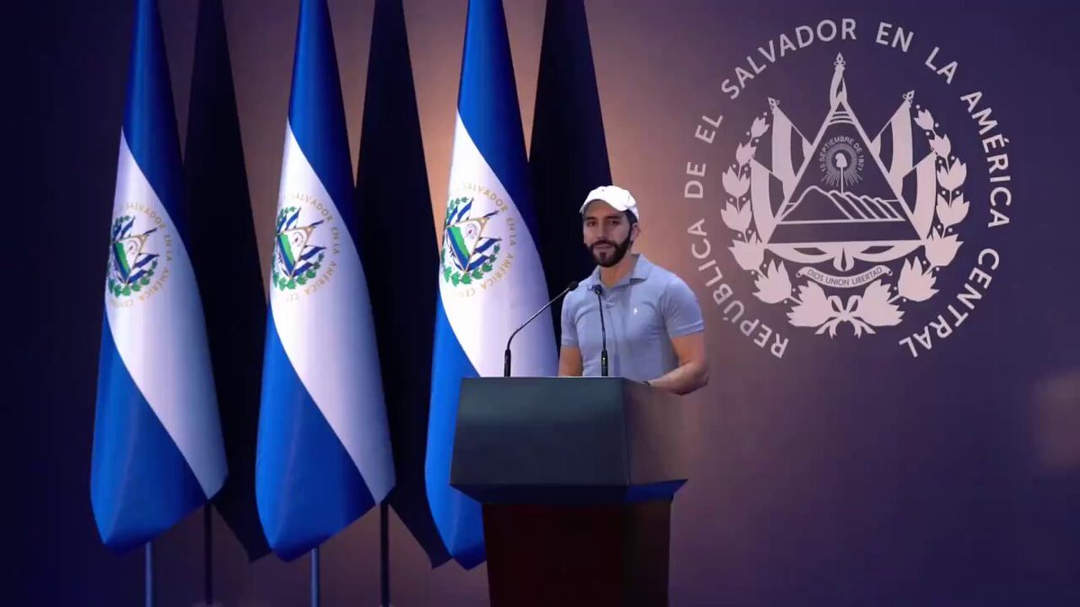 🇸🇻 Bukele destroza a periodista de EL PAÍS: "Yo no le creo al New York Times... Esta es la primera vez que El Salvador tiene democracia, y no lo digo yo, lo dice el pueblo. La definición de democracia es demos y kratos (el poder del pueblo) no lo que dice LO PAÍS..."