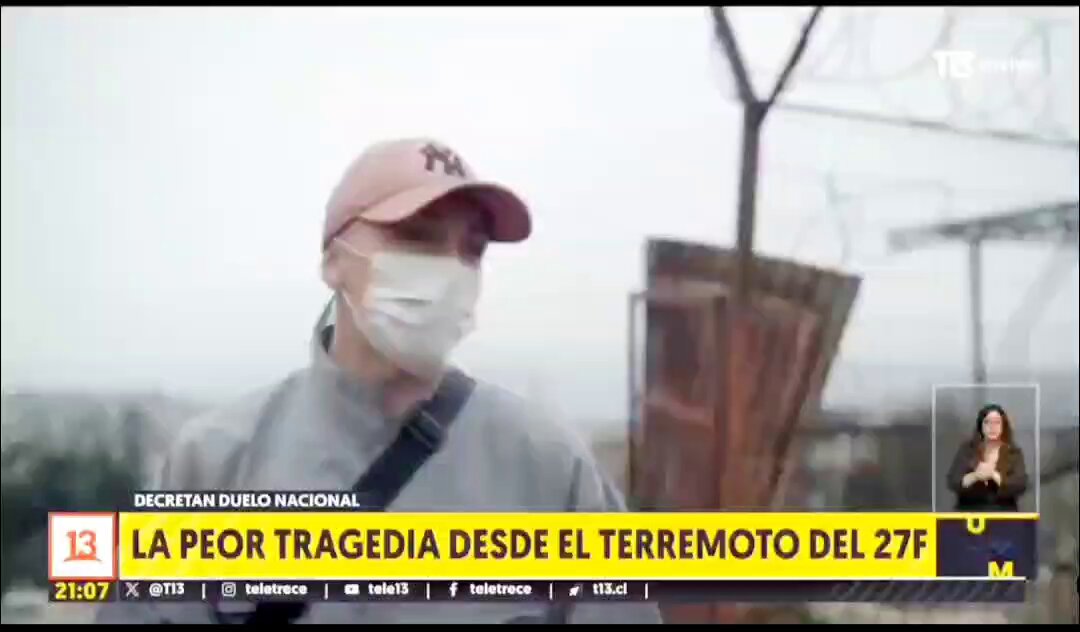 "Tuve que tapar a mi vecina para que lo perros dejaran de comérsela" Era la obligación del estado asistir aquéllo y no del muchacho. DUELE CHILE. #valparaiso #bomberos #viña #Incendios #IncendiosForestales
