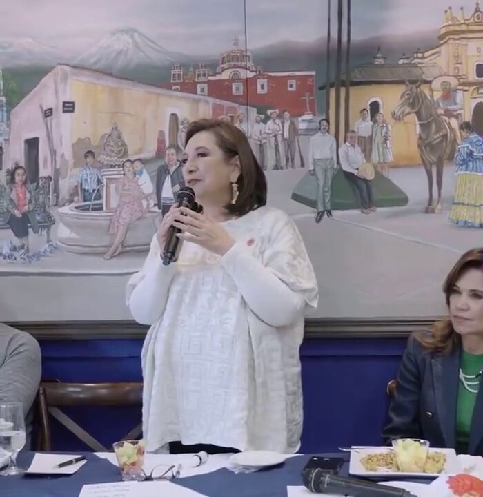 “No se peleen por la política, tengan una postura un pensamiento pero a los políticos hay que exigirles, que se pongan a trabajar, que resuelvan la seguridad en nuestro país” - Xóchitl Gálvez, precandidata a la presidencia de México Por eso firmé por ti, querida Xóchitl Gálvez Ruiz