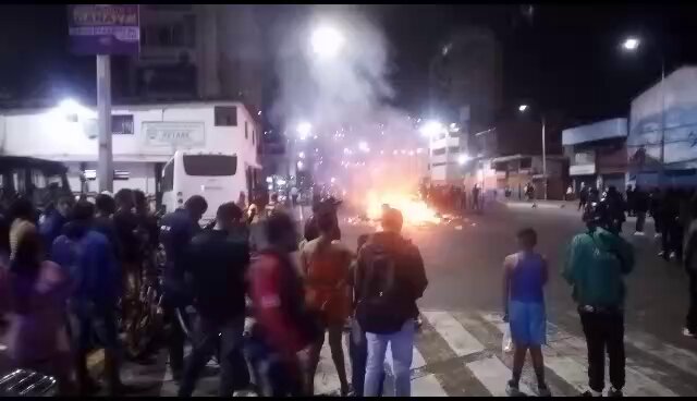 A los Colectivos ni con el pétalo de una flor. Una protesta de maestros y profesores es terrorismo.