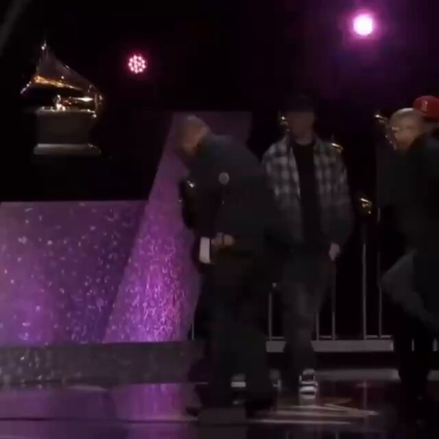 BREAKING 🚨 "Rapper #KillerMike gets arrested at the Grammy’s in Los Angeles after winning three #Grammys Anyone know why????