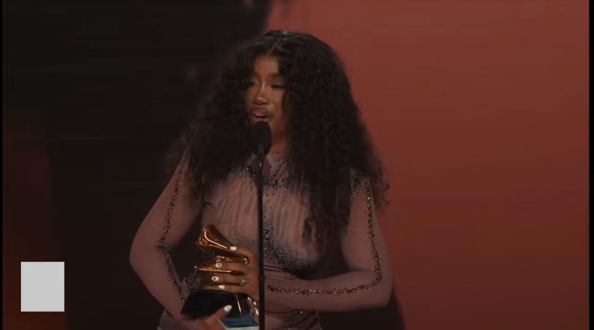 “Hi Taylor - I love you!” SZA interrupting her own acceptance speech to say hi to Taylor in the audience 😂 #GRAMMYs