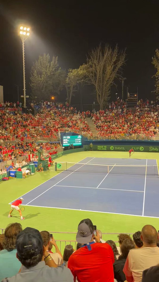 ¡JANO QUERIDOOOOOOO! 😍❤️🥰🇨🇱 En una noche emocionante 🤯, Alejandro Tabilo concretó la remontada y el triunfo (3-2) de Chile 🇨🇱 ante Perú en Copa Davis, luego de batir al aguerrido Ignacio Buse por 2-6, 6-3 y 6-2 y así darle la clasificación al equipo nacional a la fase de grupos de las Finales de Copa Davis. Por segundo año consecutivo, Chile se ubica entre los 16 mejores países del mundo 🌏🔝. #VamosTeamChile 🇨🇱