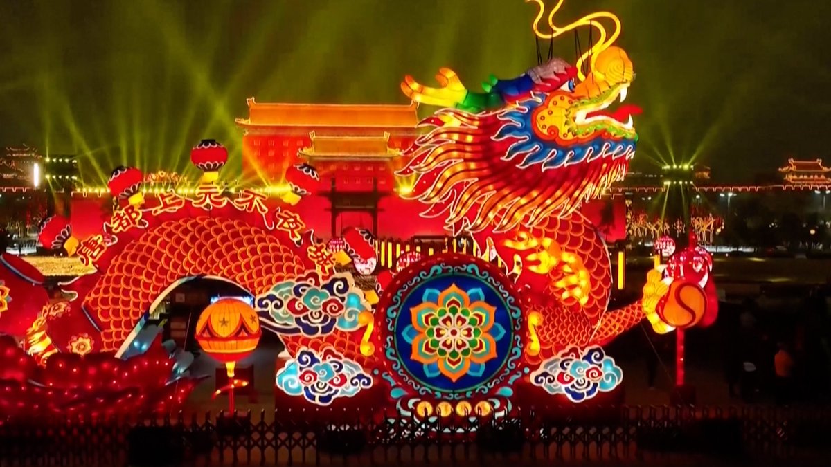 Xi'an welcomes Chinese New Year with colorful light show #SpringFestival2024