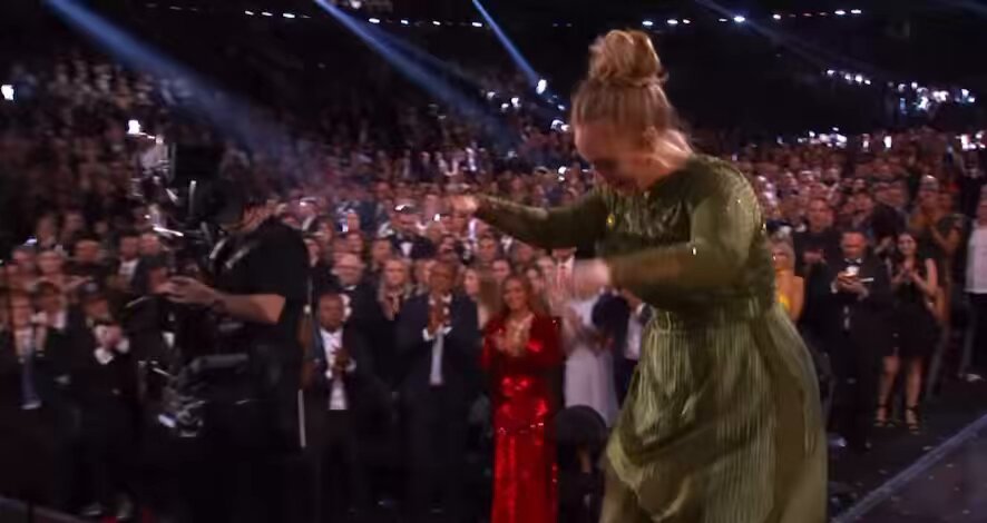 Taylor needs to learn from a Adele. Céline is a LEGEND.