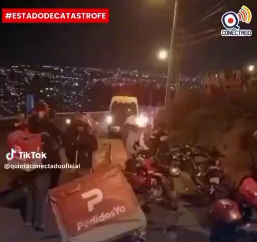 Si ustedes ven a Venezolanos en Moto delivery llamen al ejército, esos Venecos andan armados, ya publique vídeo donde los denuncian #IncendioForestal #Valparaiso #Quilpue Bomberos V Región Galvarino #MerluzoDemente #RenacaAlto Galvarino Boric Quilpue #boricatacandoalpueblo