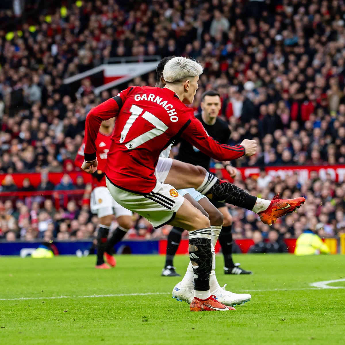 📸 Good goal, great celebration. The first of another Old Trafford double for @AGarnacho7 ✌️ #MUFC || #MUNWHU