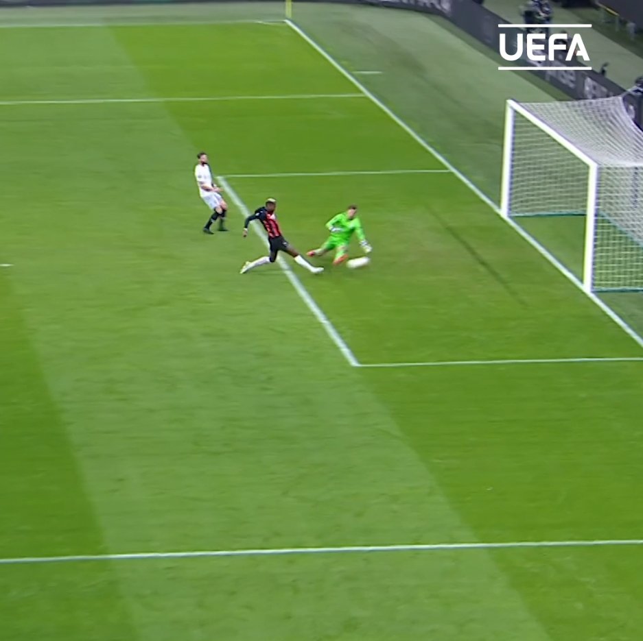 “La palla di Calhanoglu la danno in 2 al mondo” Bennacer giocando in ciabatte in pomeriggio del 2020: