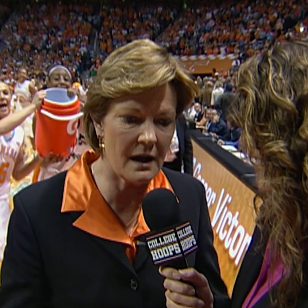 15 years ago today: Pat Summitt became the first coach in college basketball history to reach 1,000 wins 🧡 Lady Vols Basketball