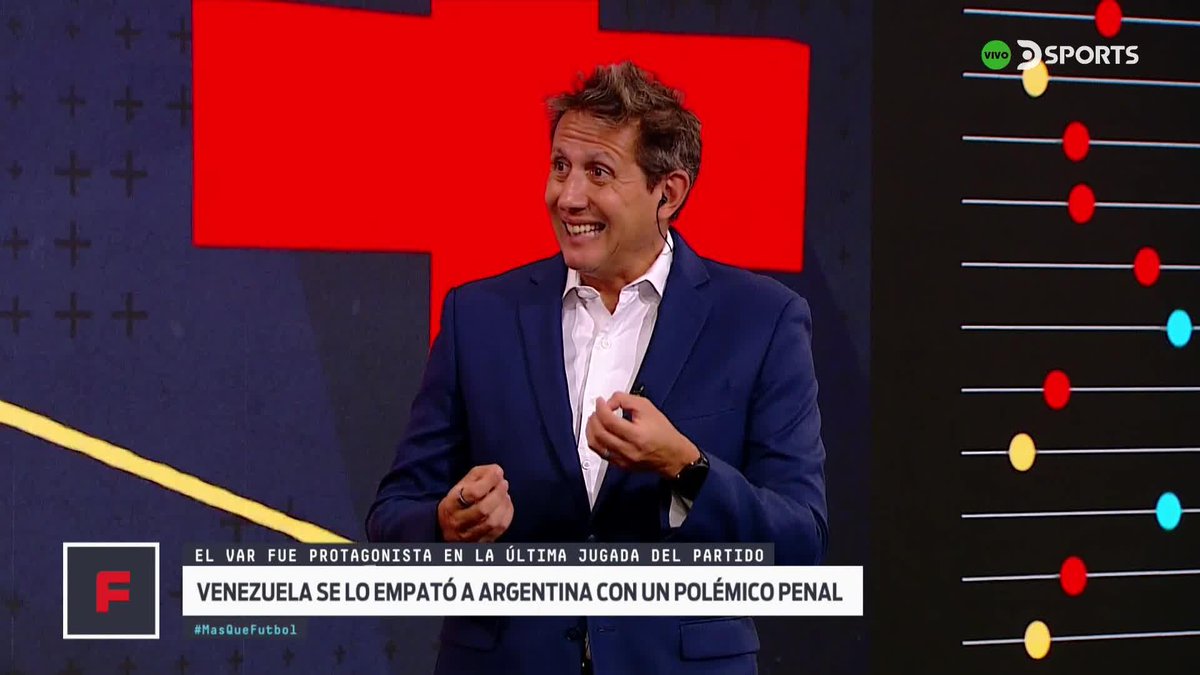 Dice JPV en DSPORTS que el público tuvo que ver, incluso los jugadores arengando para presionar al árbitro a revisar el VAR. Incluso menciona que el árbitro no tuvo personalidad y no debía sentenciar penal.