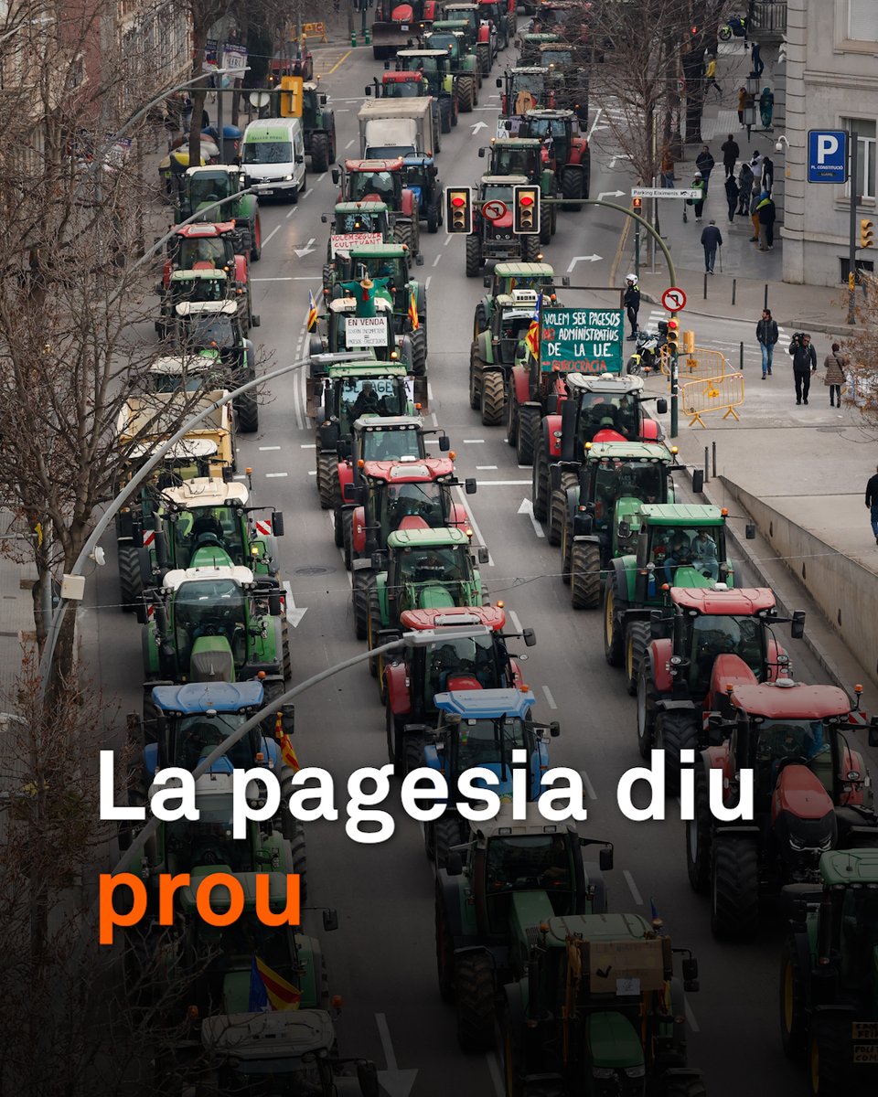 "Ens estem morint. Ens estem extingint". Milers de pagesos han dit prou i han plantat els tractors arreu del país. Reclamen ajudes per millorar la competitivitat i una aposta pel relleu generacional, i denuncien l'excés de burocràcia al sector