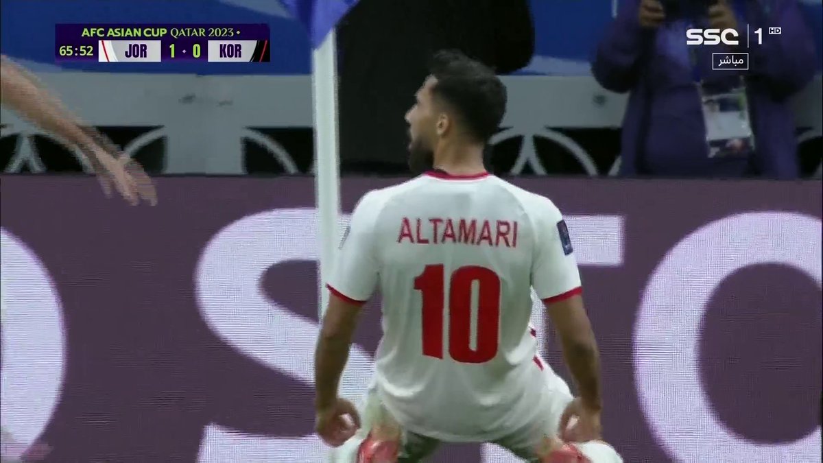 خارق للعادة فوق الوصف مالأحد قدرة على ايقافه كل كوريا الجنوبية و الشمالية وكل لاعب في هذه القارة سيقف متفرجا على هذا التعمري .. يراوغ اثنين وثلاث ويمر من أربع ولديه القدرة ان يسددها بهذا الشكل بعد تحول من ثلث الملعب الاول هذا اعجااااز يا موسى 🇯🇴❤️❤️❤️