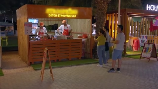Loïs en Jermain hebben een droom: een stroopwafelkraam in Dubai. 🍪 Lukt het ze om deze Hollandse koek aan de man te brengen? #IkVertrek 📺 vanavond 20.30 uur NPO 1