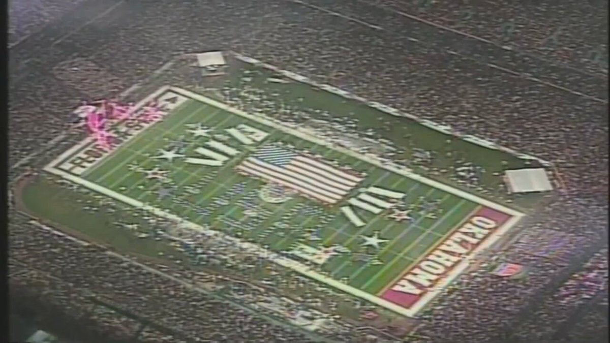 Toby Keith singing the National Anthem before the 2001 BCS National Championship Game between Oklahoma and Florida State. Toby Keith was a lover of God, family, and country (and, of course, the #Sooners). The world could use more men like him.