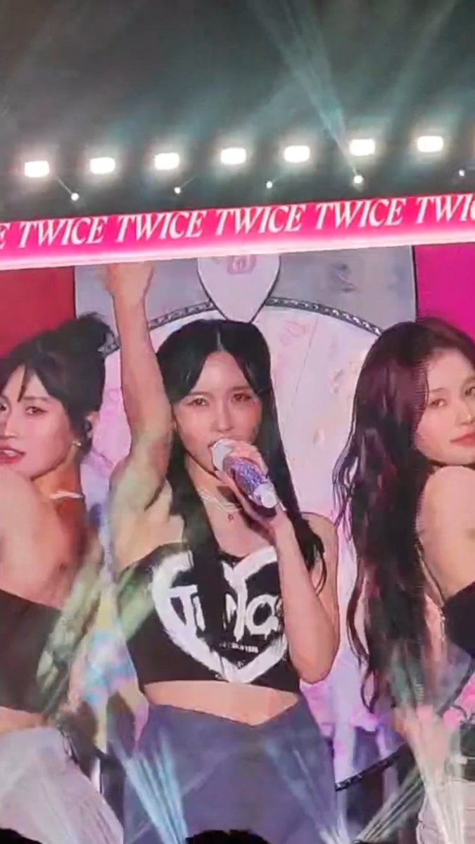 MISAMO DO NOT TOUCH WITH THE LIVE BAND IN BRAZIL OH MY GOD?!?