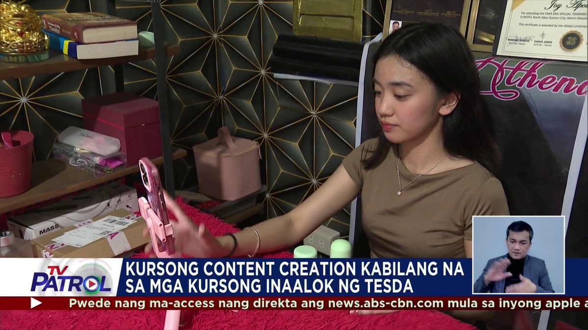 Sa pagdami ng social media influencers, kabilang na ang kursong content creation sa mga inaalok ng TESDA. Sa pamamagitan umano nito, magiging propesyonal ang sektor at maiiwasan ang "fake news." Buong ulat: